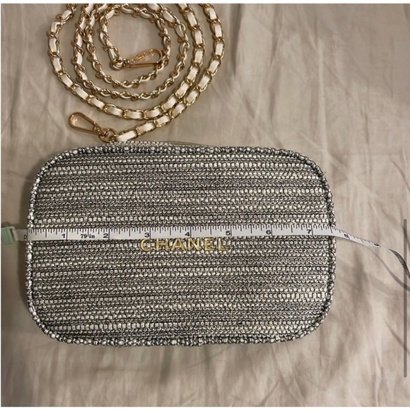 Authentic Chanel Tweed crossbody bag - Picture 4 of 13